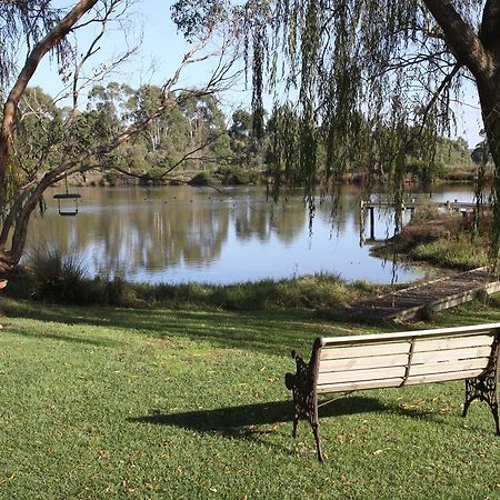 Little Lake Cottage Nyora Esterno foto