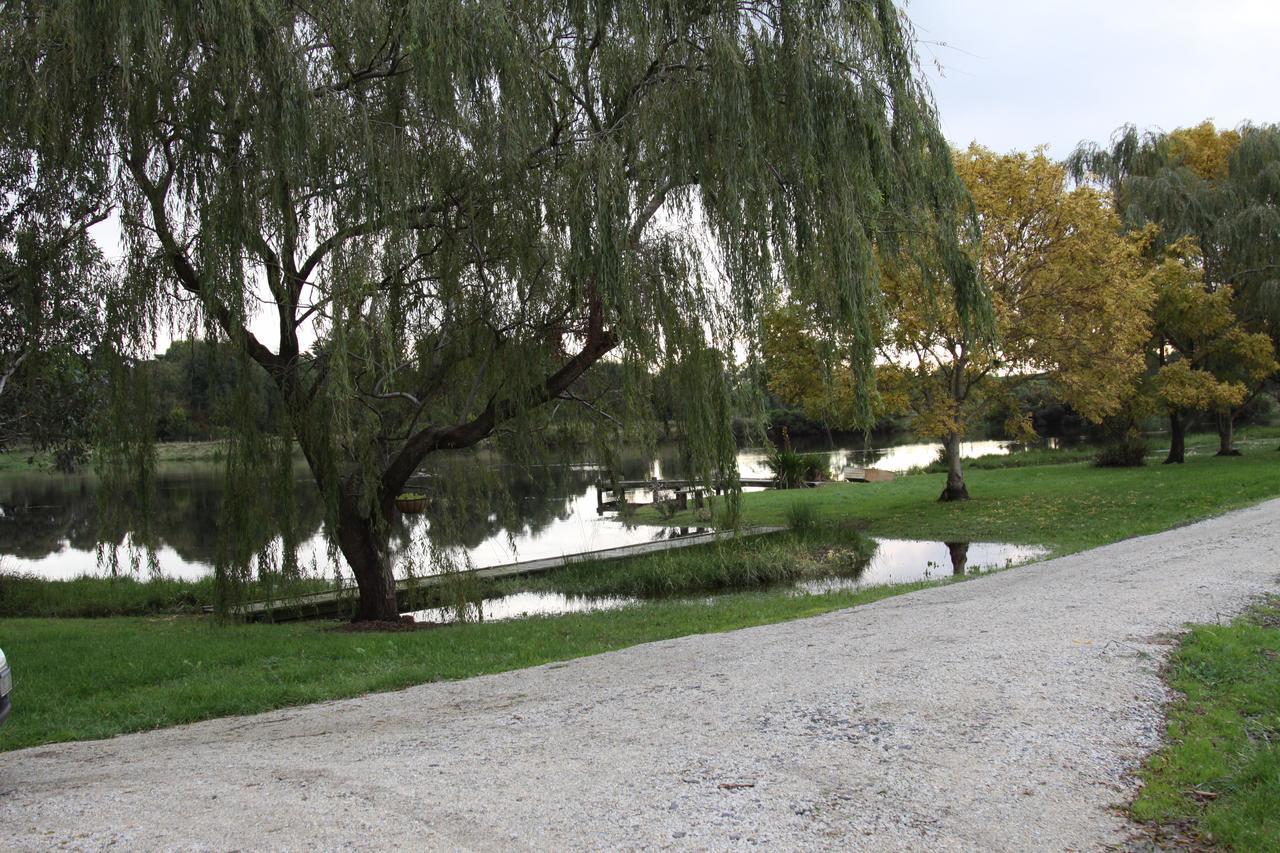 Little Lake Cottage Nyora Esterno foto