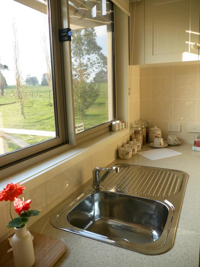 Little Lake Cottage Nyora Esterno foto