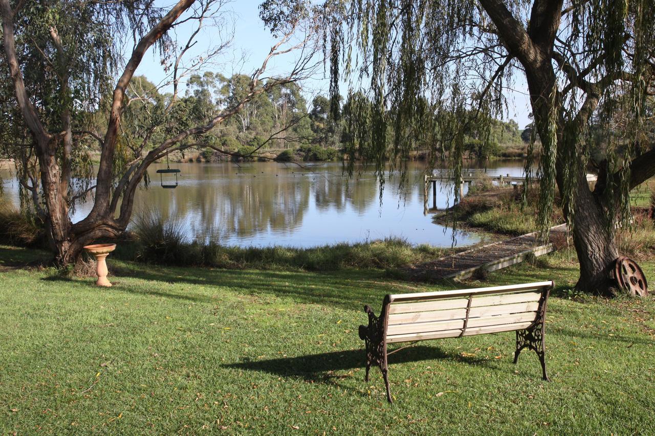 Little Lake Cottage Nyora Esterno foto